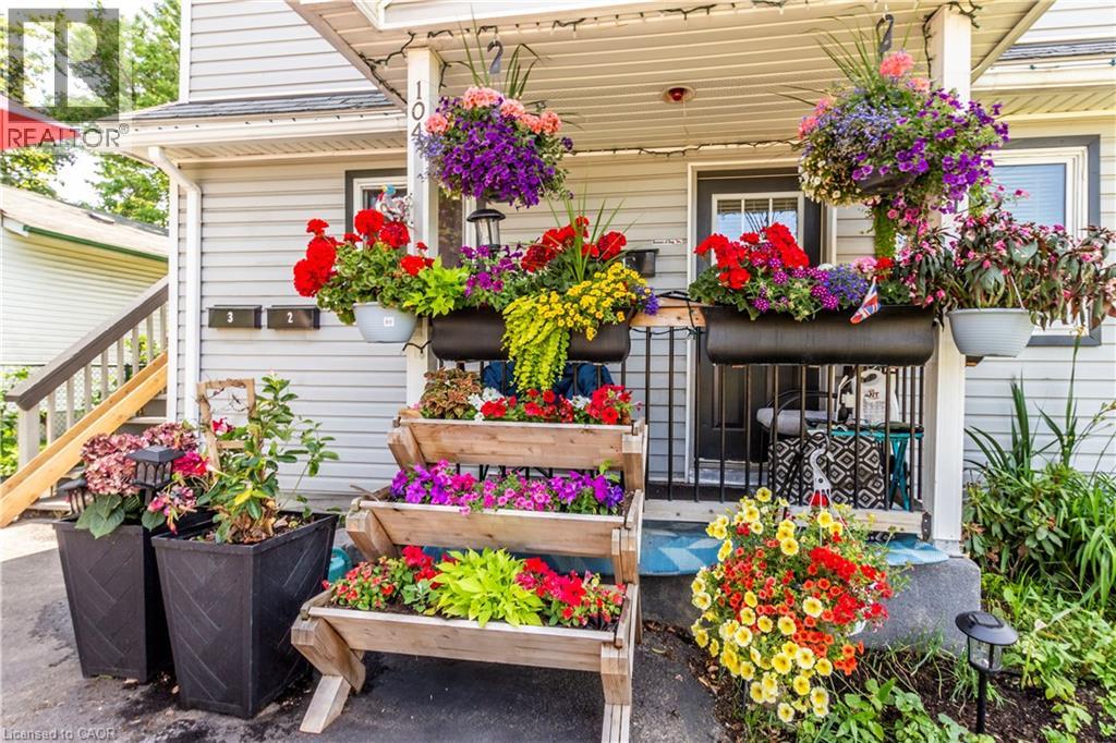 104 OAKWOOD Avenue thumbnail 4