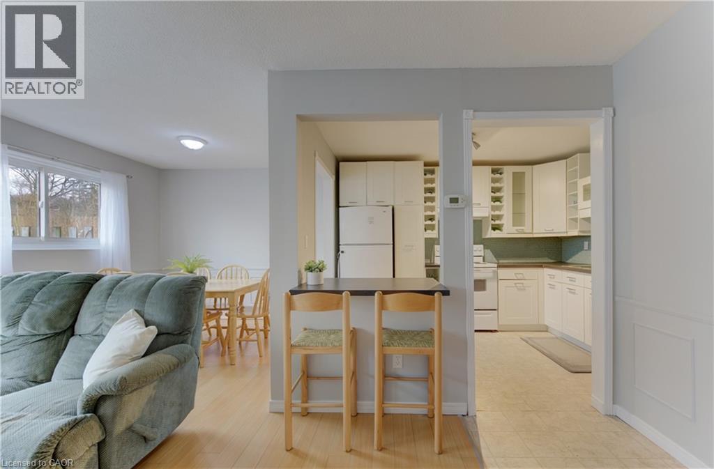 302 BLUEVALE Street N Unit# C thumbnail 9