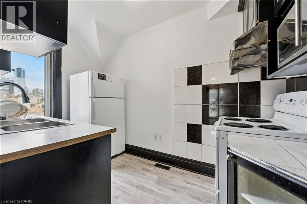 496 E KING Street E thumbnail 13