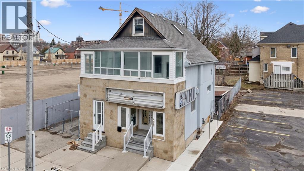 496 E KING Street E thumbnail 19