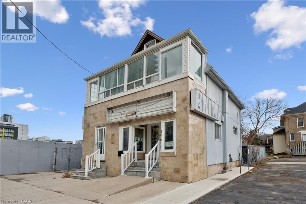 496 E KING Street E thumbnail 2