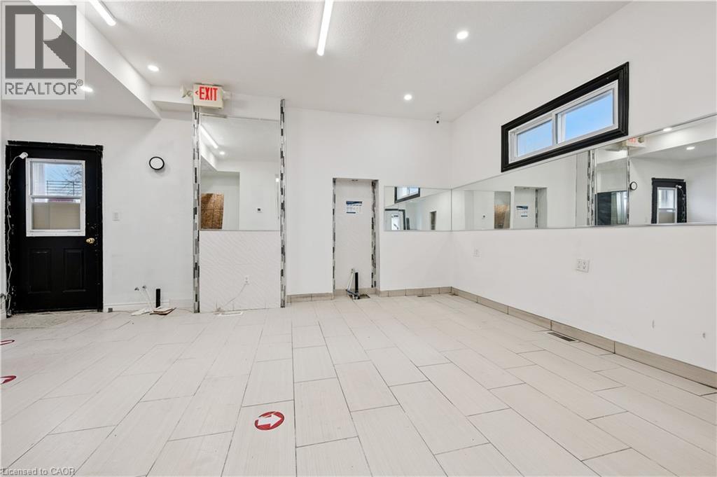 496 E KING Street E thumbnail 6