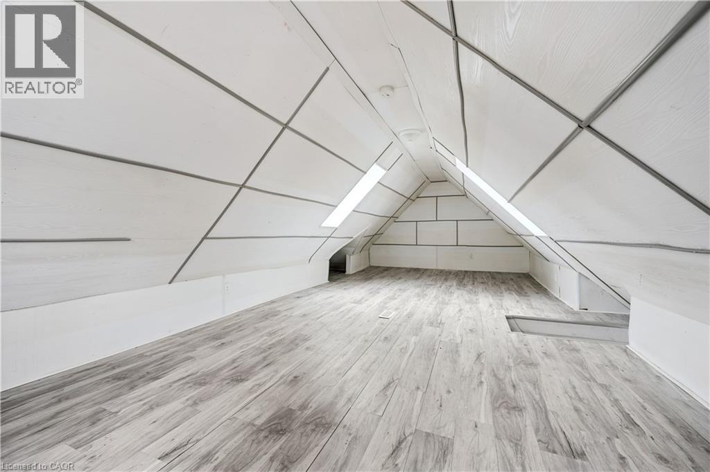 496 KING Street E thumbnail 19