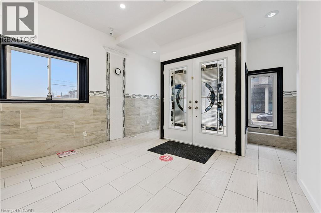 496 KING Street E thumbnail 4