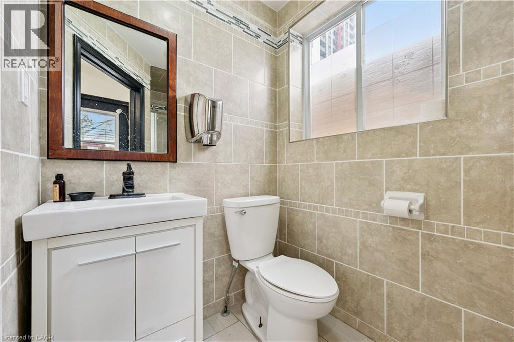 496 KING Street E thumbnail 9