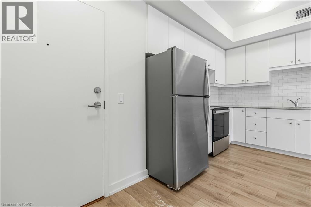 255 NORTHFIELD Drive E Unit# 407 thumbnail 4