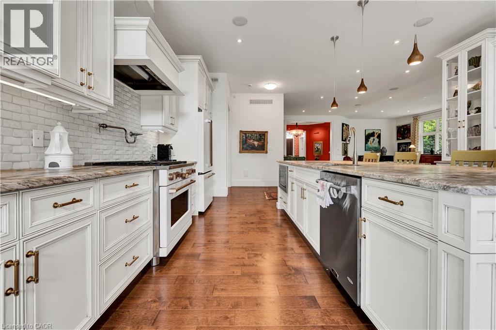 585 REGAL Place thumbnail 11