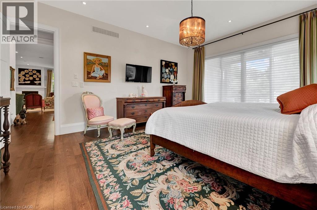 585 REGAL Place thumbnail 19