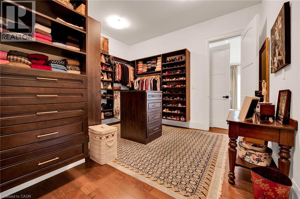 585 REGAL Place thumbnail 22