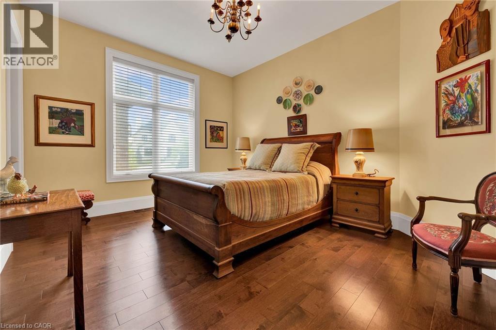 585 REGAL Place thumbnail 23