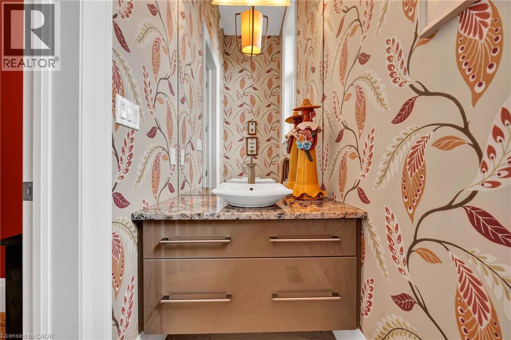 585 REGAL Place thumbnail 26