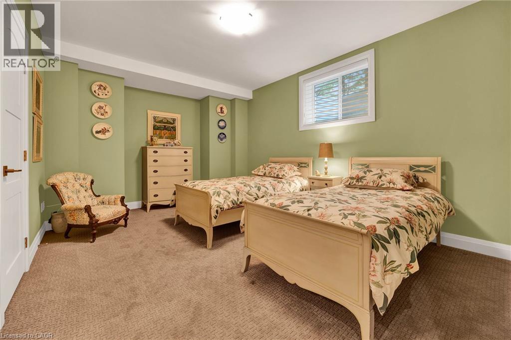 585 REGAL Place thumbnail 28