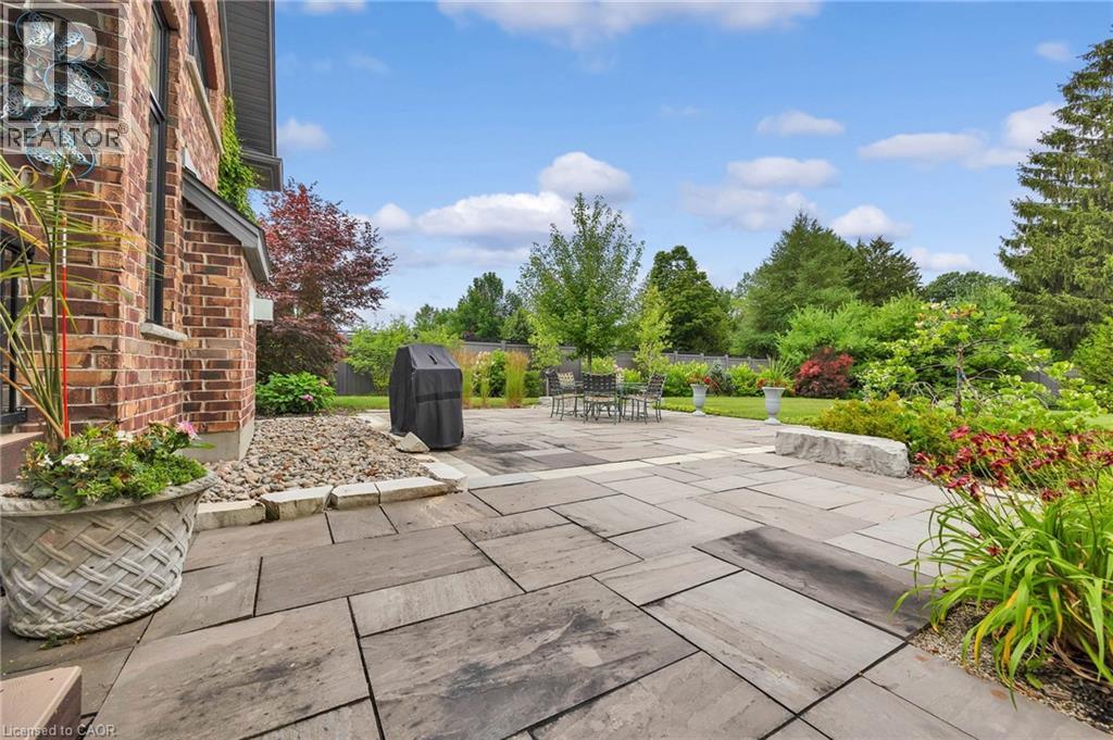 585 REGAL Place thumbnail 3