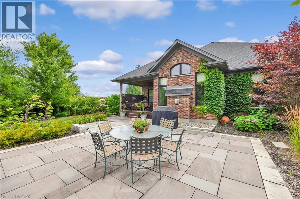 585 REGAL Place thumbnail 33