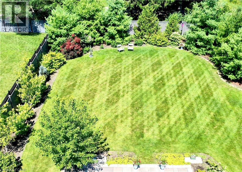 585 REGAL Place thumbnail 39