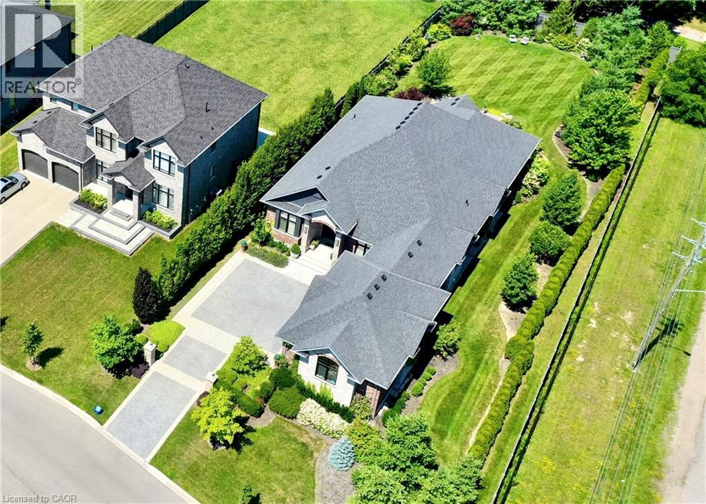 585 REGAL Place thumbnail 41