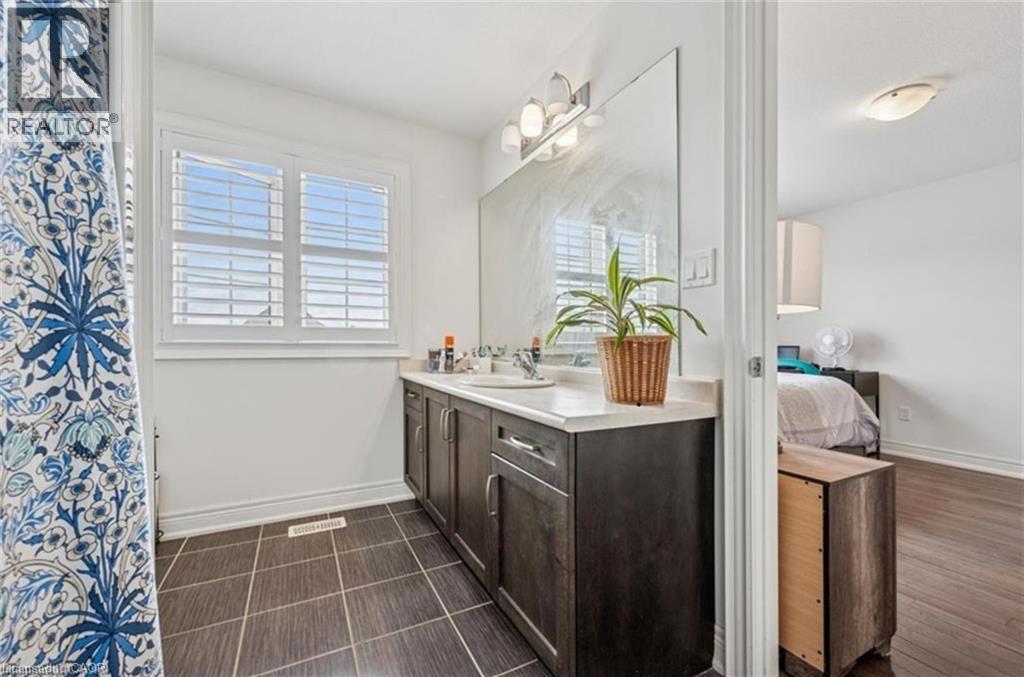 77 EAGLECREST Street thumbnail 23