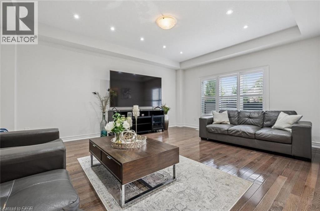 77 EAGLECREST Street thumbnail 4