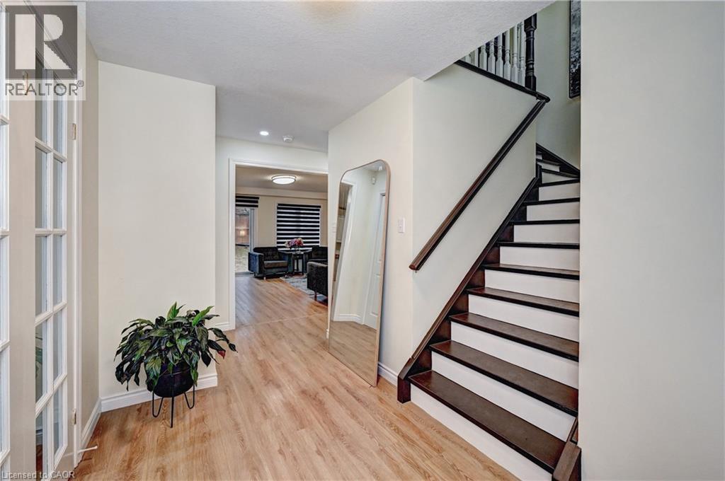 519 YORKSHIRE Drive thumbnail 3