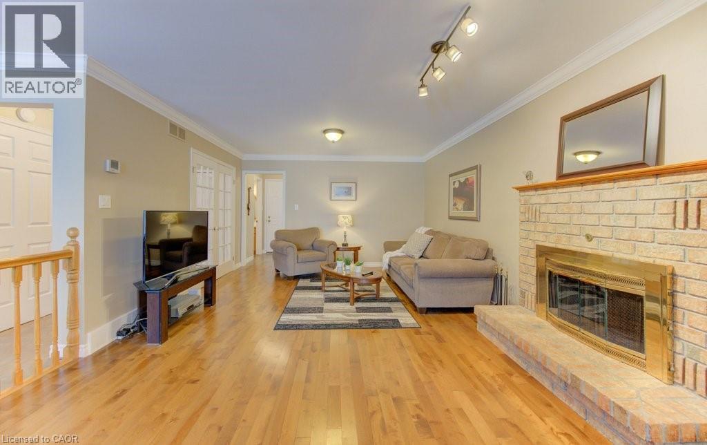 594 HUNTERS Place thumbnail 15