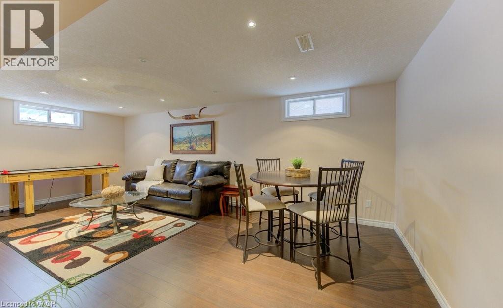 594 HUNTERS Place thumbnail 32