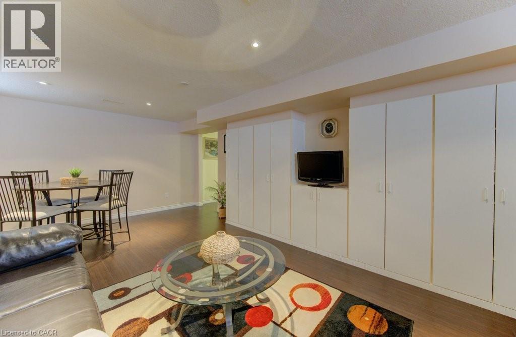 594 HUNTERS Place thumbnail 33