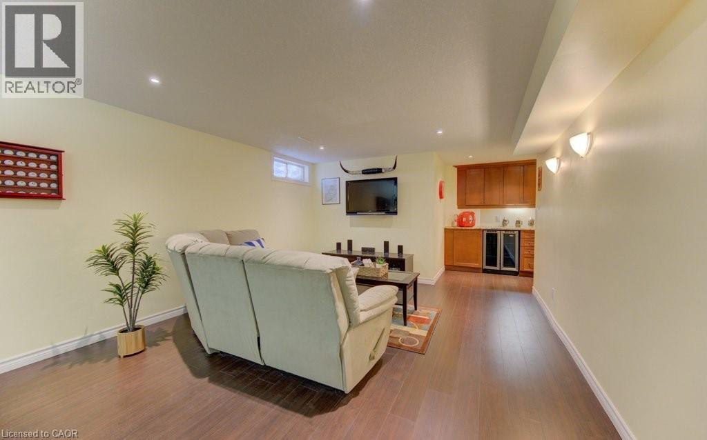 594 HUNTERS Place thumbnail 38