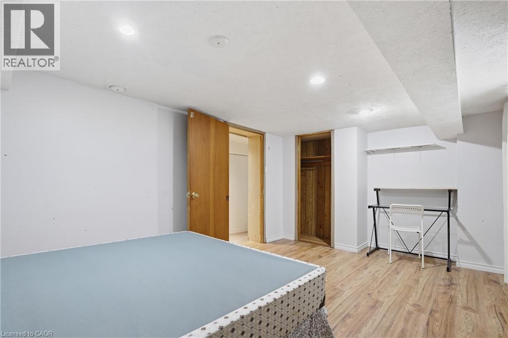 30 REGINA Street N thumbnail 18