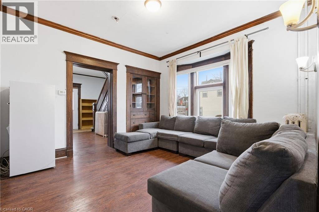 30 REGINA Street N thumbnail 5