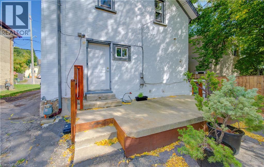 233 LANCASTER Street E thumbnail 9