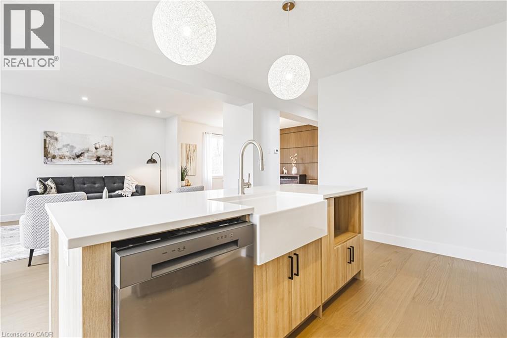 546 BENNINGER Drive thumbnail 8