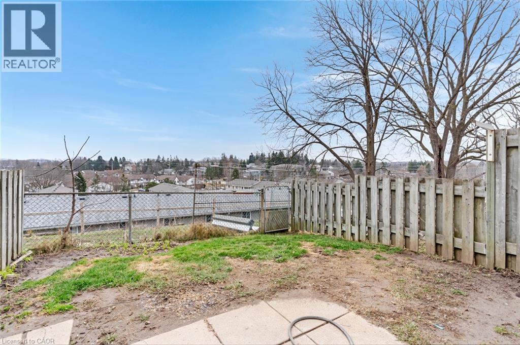 25 UPPER CANADA Drive Unit# 23 thumbnail 27