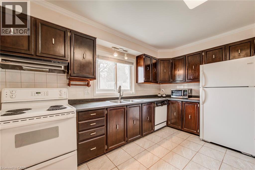 2 BLUE SPRUCE Court thumbnail 18