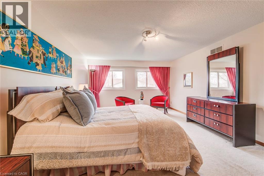 2 BLUE SPRUCE Court thumbnail 34