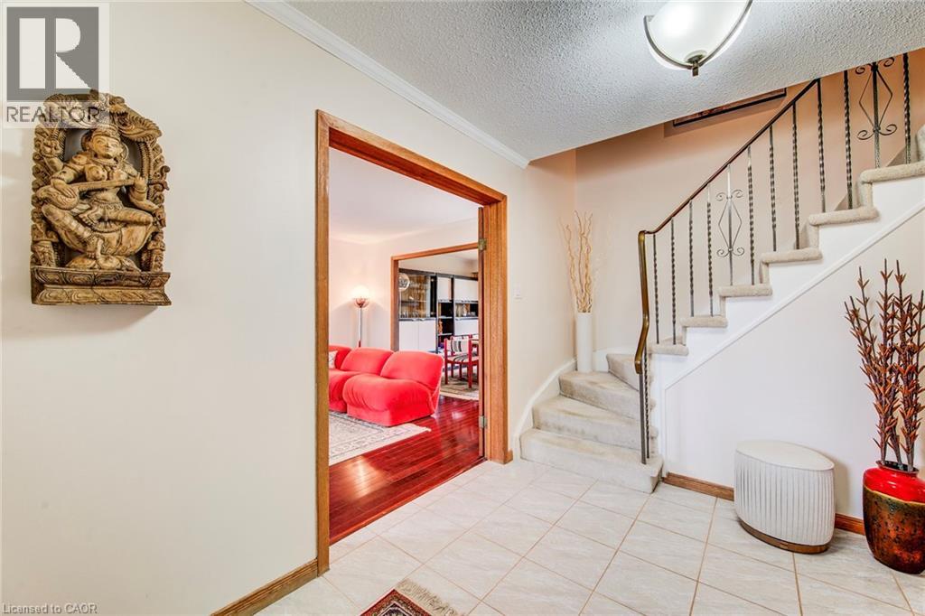 2 BLUE SPRUCE Court thumbnail 8