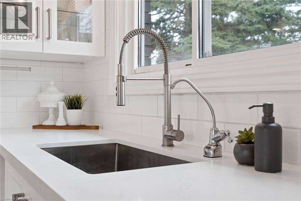 137 DONALD Street thumbnail 13