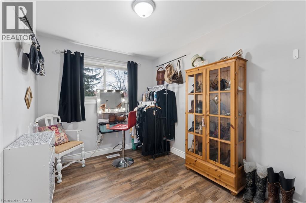 137 DONALD Street thumbnail 15