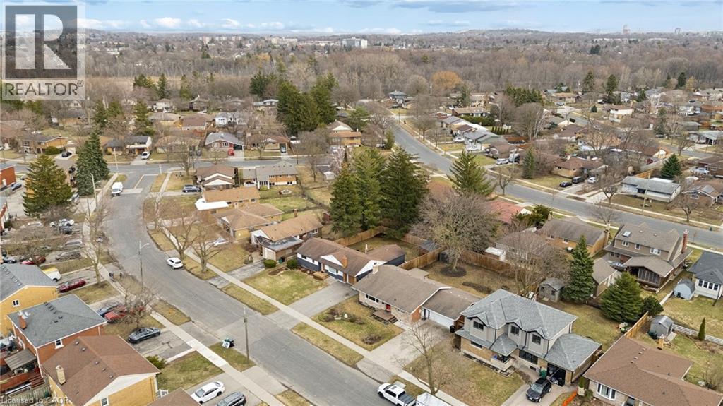 137 DONALD Street thumbnail 43