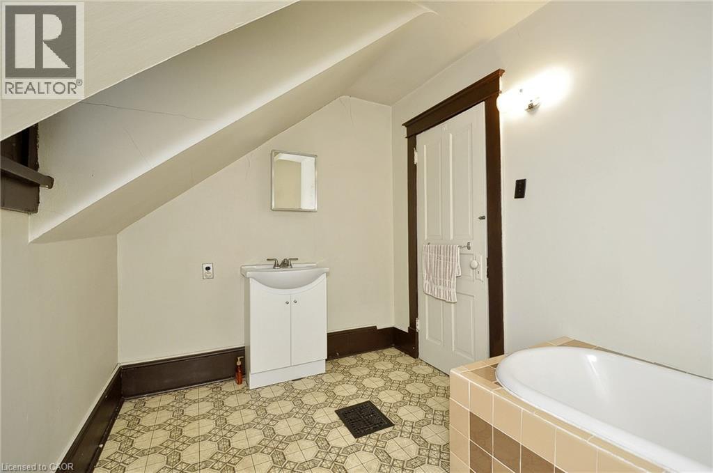 56 CHURCHILL Drive thumbnail 25