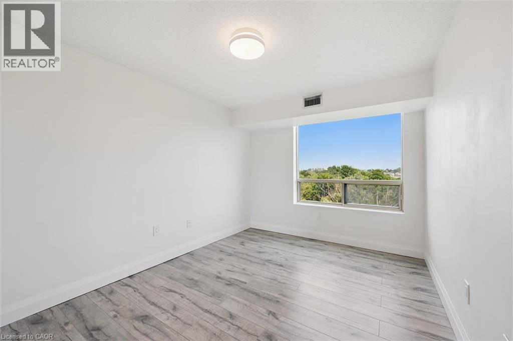 55 BLUE SPRINGS Drive Unit# 706 thumbnail 26