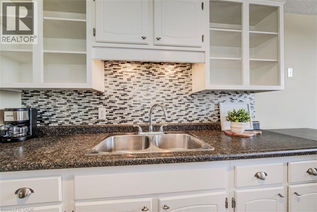 4 AVALON Place Unit# 303 thumbnail 13