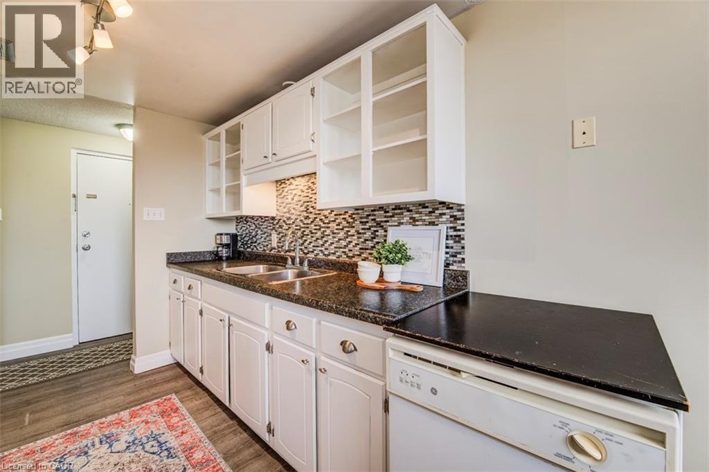 4 AVALON Place Unit# 303 thumbnail 15