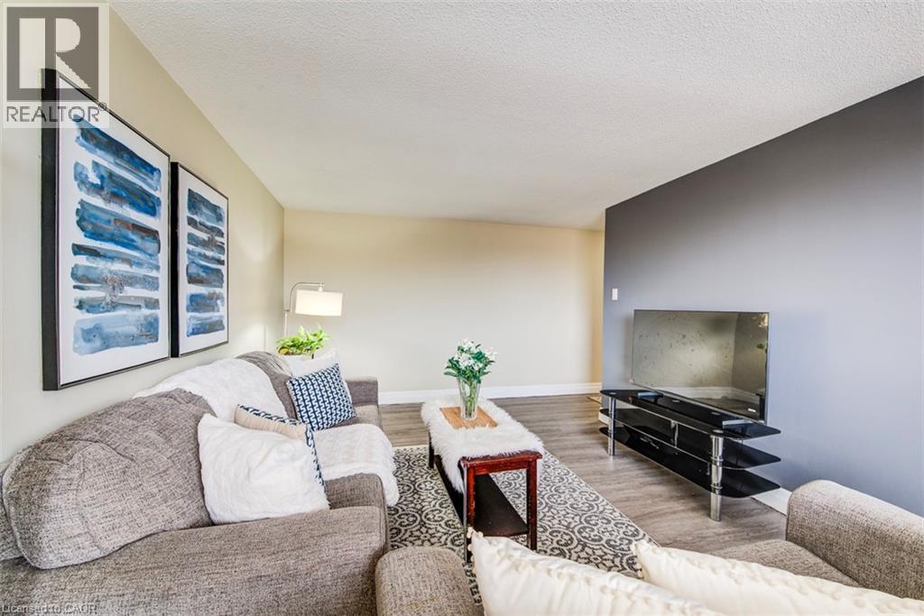 4 AVALON Place Unit# 303 thumbnail 8