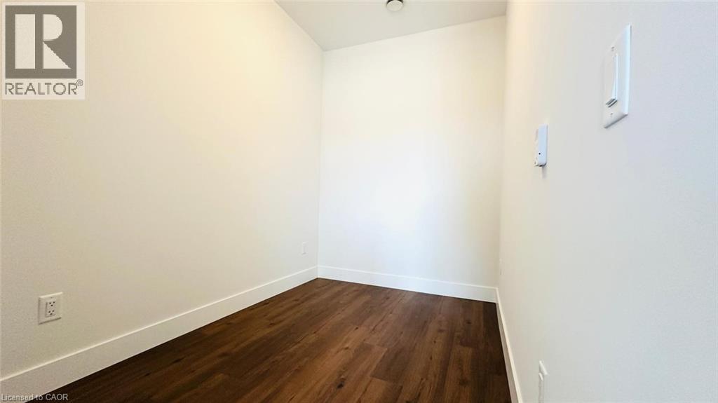 1000 LACKNER Place Unit# 611 thumbnail 4