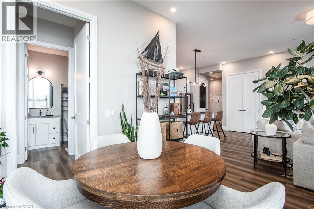 60 CHARLES Street W Unit# 3104 thumbnail 20