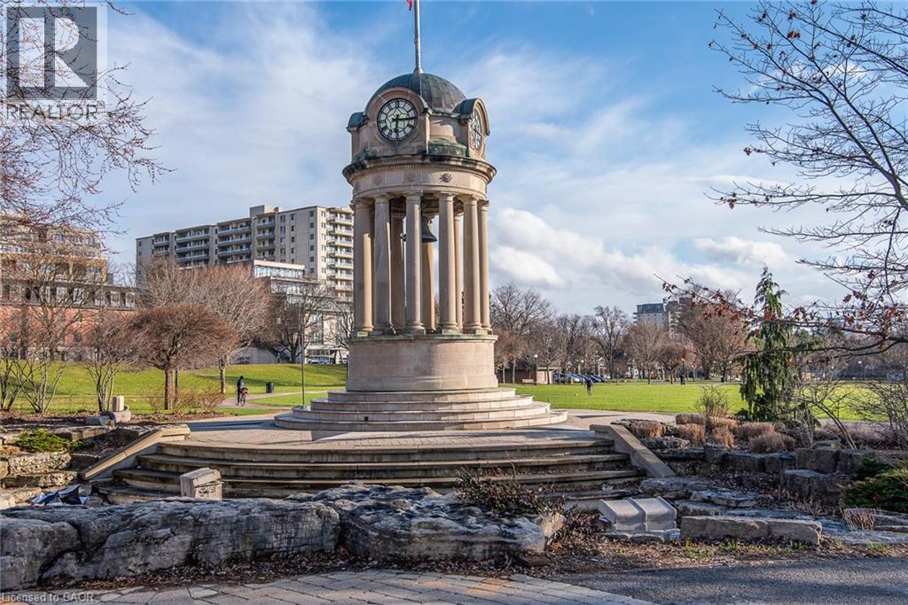 60 CHARLES Street W Unit# 3104 thumbnail 6