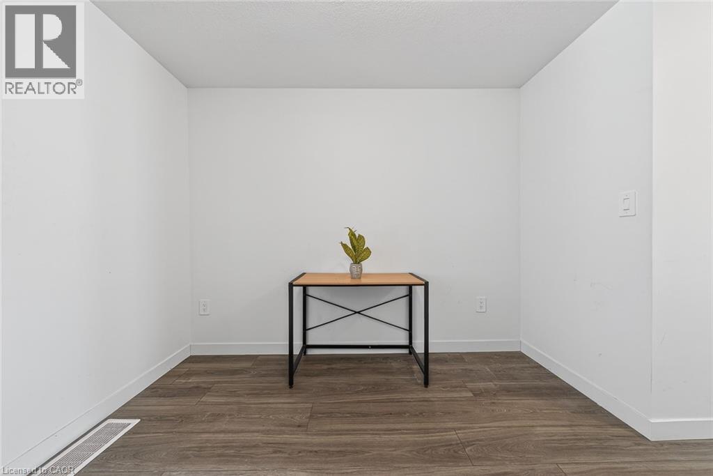 95 QUEENSBROOK Crescent thumbnail 13