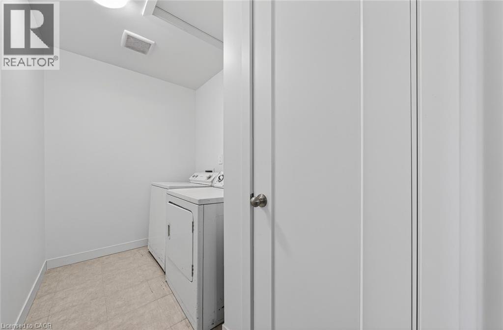 95 QUEENSBROOK Crescent thumbnail 33