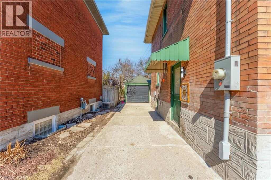 24 ONWARD Avenue thumbnail 33