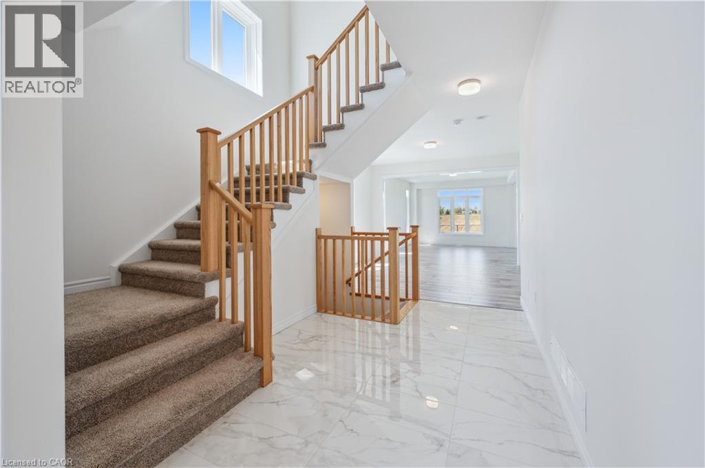 22 HENRY MARACLE Street thumbnail 4